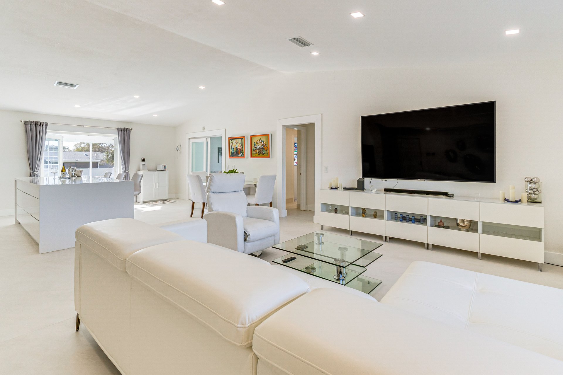 Spacious modern living room
